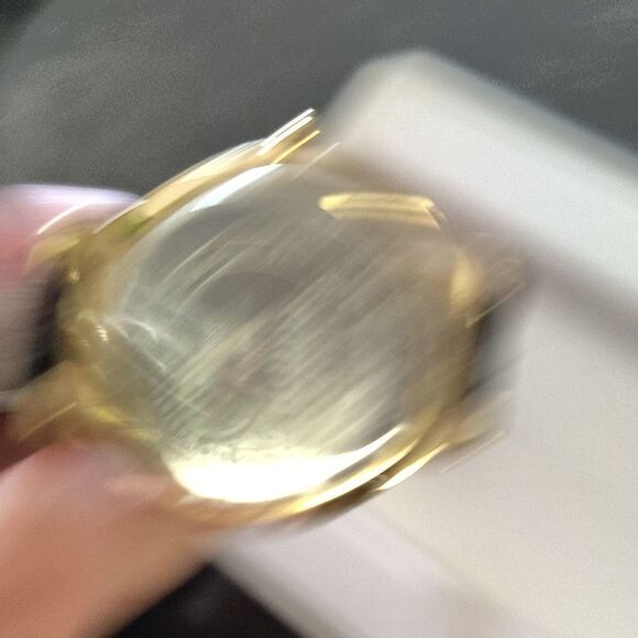 Elegant Black and Gold Watch - Picture 4 of 4